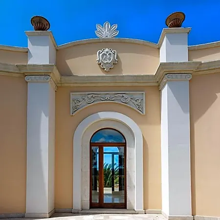 Degli Eroi Villa *